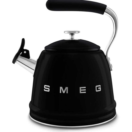 Smeg Whistling Kettle In Black